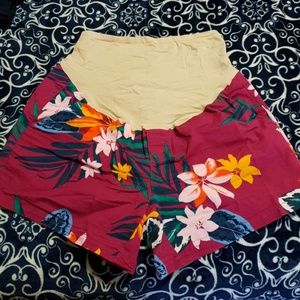 Maternity Full-Panel floral shorts